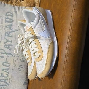 Nike daybreak sneakers